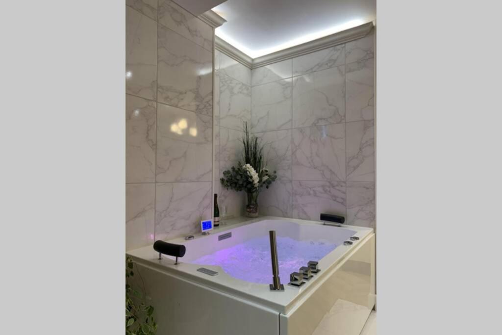 V' Appart Spa Troyes Exteriör bild