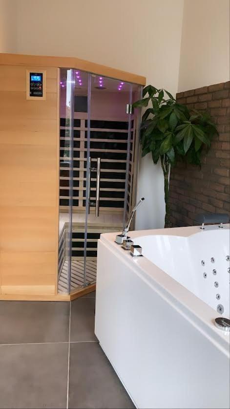 V' Appart Spa Troyes Exteriör bild